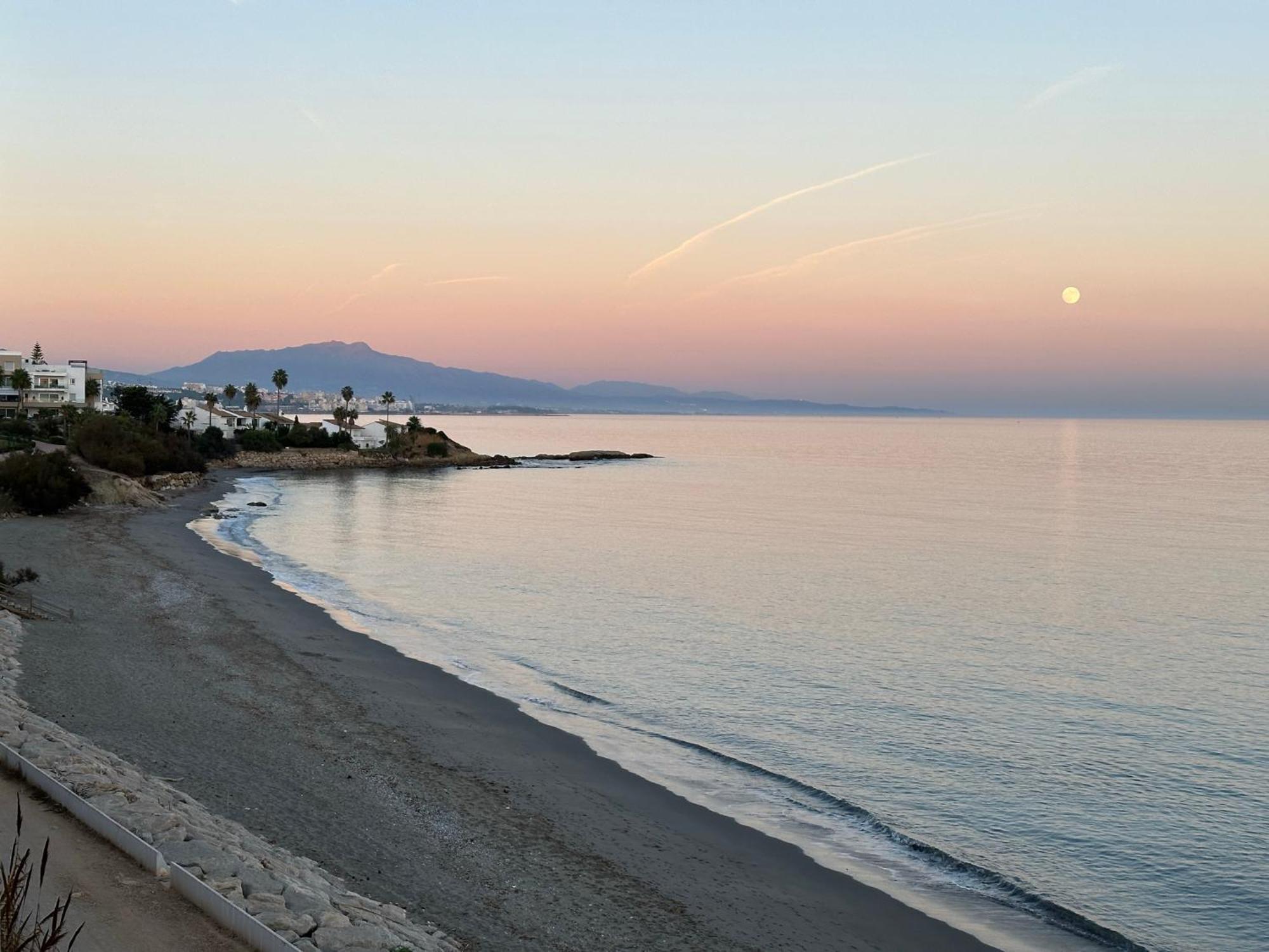 Beachfront, Top Floor Corner 2-Bed, Estepona Paseo Apartment Ngoại thất bức ảnh